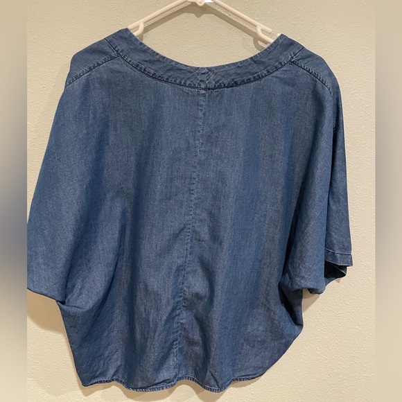 NWT Express Chambray V neck top with tie at waist. Size S - Picture 5 of 5